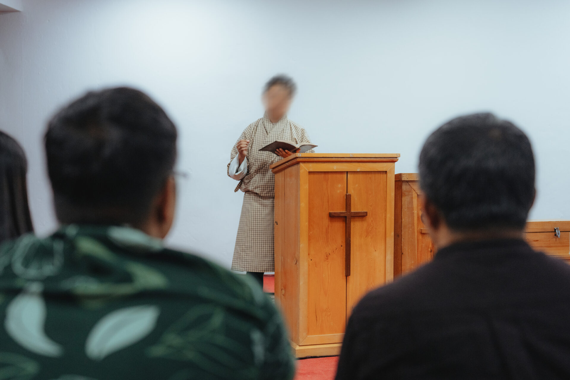 Pastor jutlustab koguduses.